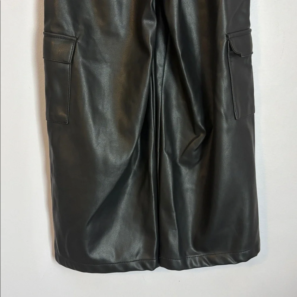 Unbranded Black Faux Leather Cargo Wide Leg Pants High Waist size M (7/8)